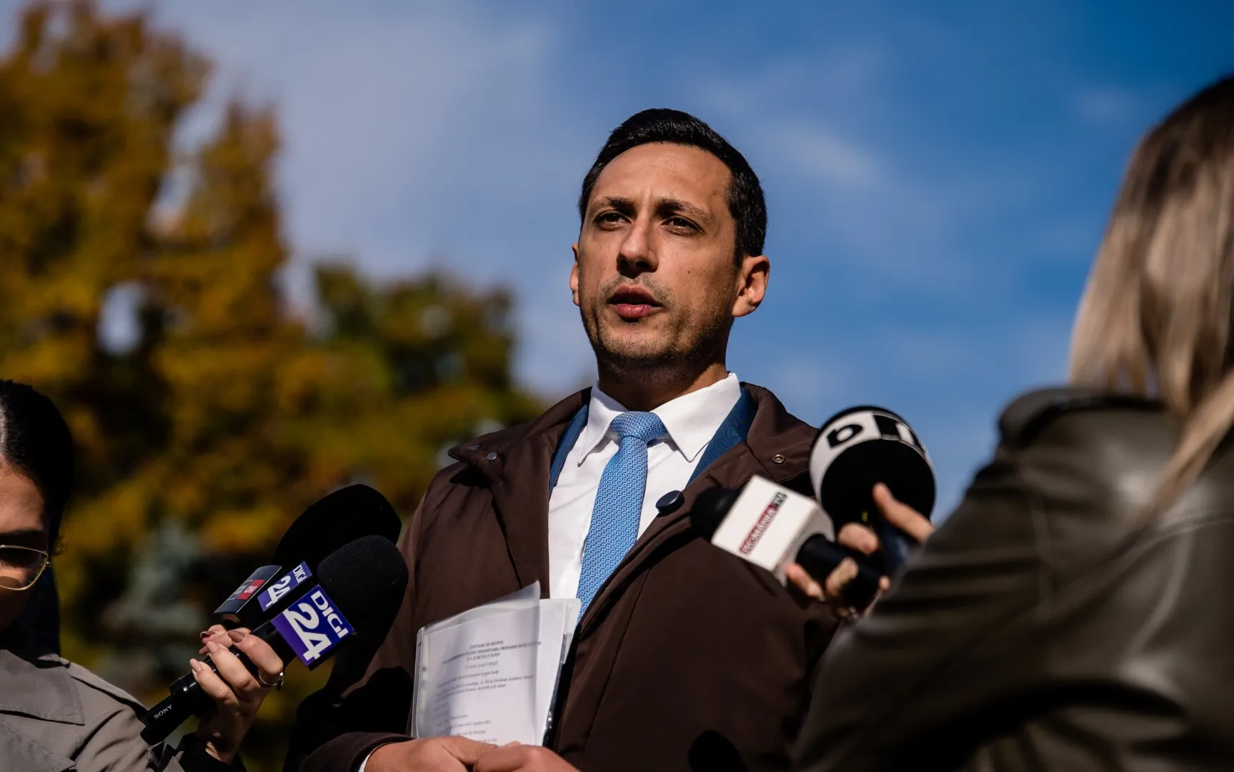 'Grindeanu este multe, numai un balerin desăvârșit nu este' – Consilierul lui Bolojan afirmă că baletul politic al PSD 'ne încurcă pe toți', un stil absolut falimentar