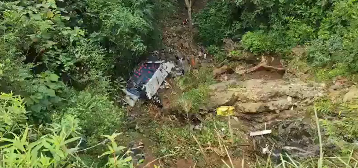 VIDEO Tragedie în Columbia: 12 persoane și-au pierdut viața după ce un autobuz școlar s-a prăbușit într-o prăpastie