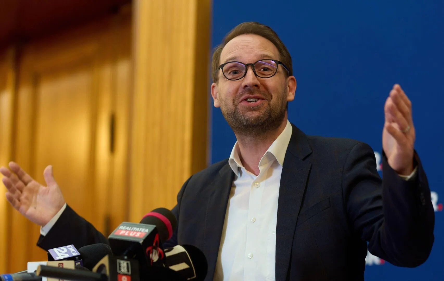 USR schimbă regulile jocului: Dominic Fritz întărește controlul la centru și introduce execuțiile politice în statutul partidului