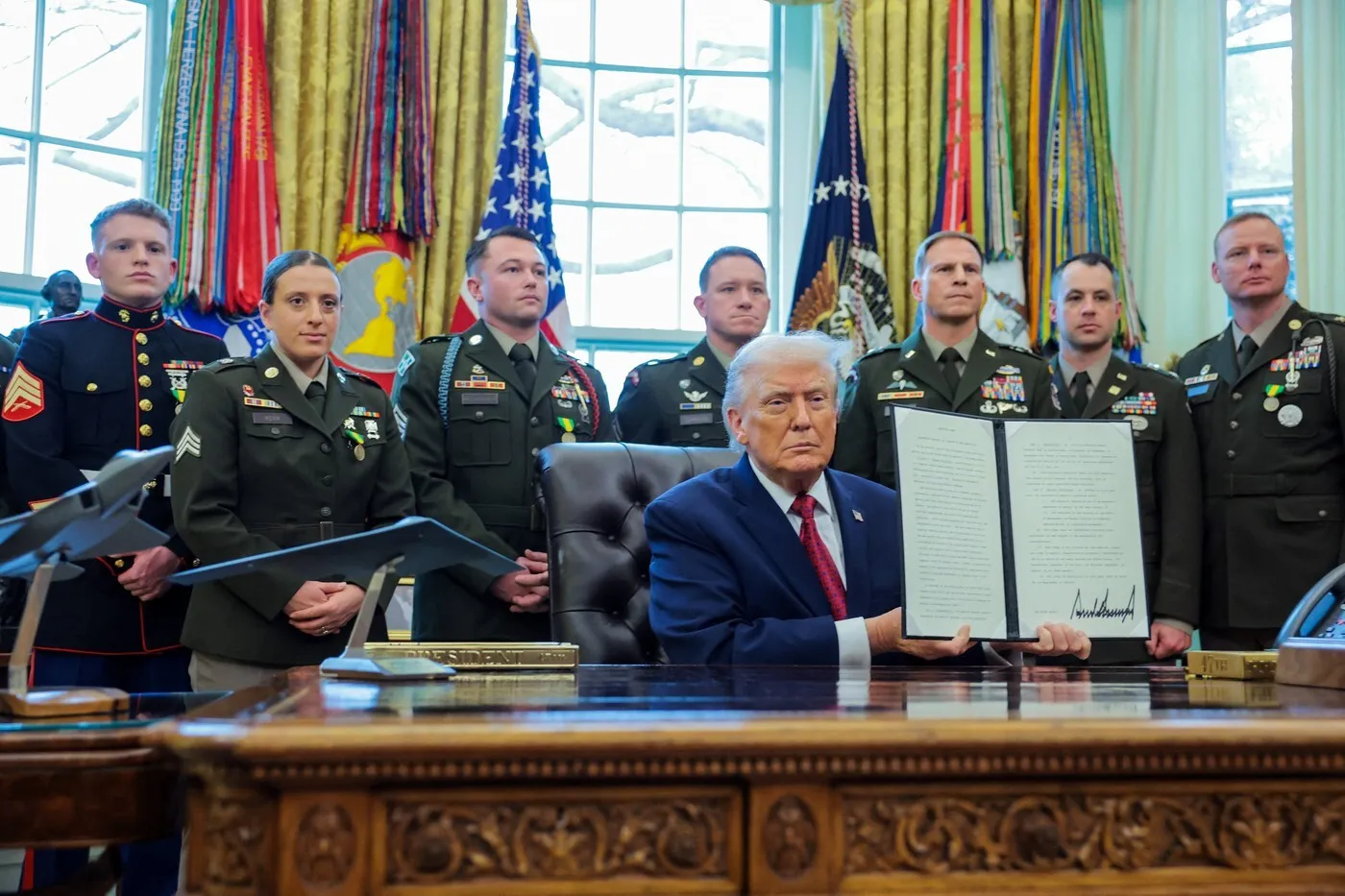 16 fișiere din Dosarul Epstein au dispărut în mod inexplicabil! Printre ele erau și imagini cu Donald Trump