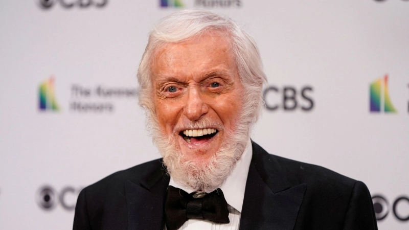 Actorul Dick Van Dyke împlinește 100 de ani:  'Nu sunt de ajuns, vreau să trăiesc mai mult'