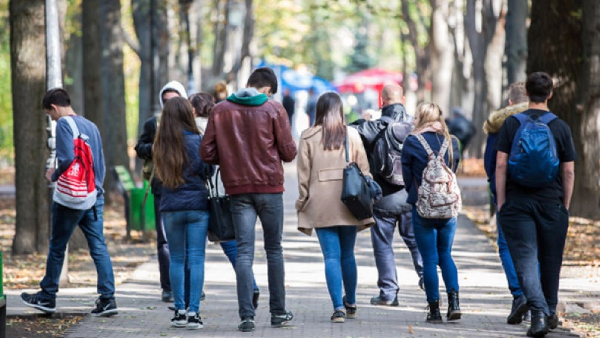 Situație alarmantă! Tot mai mulți tineri de 20 de ani spun că se simt ca la 60: Explicațiile specialiștilor