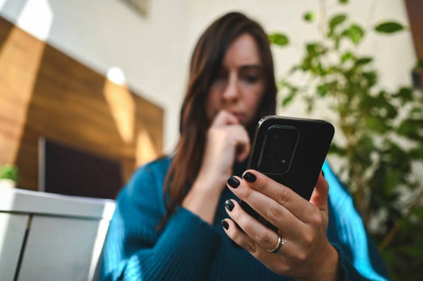 O nouă metodă de spionaj „zero-click” îți poate compromite telefonul fără să apeși pe nimic