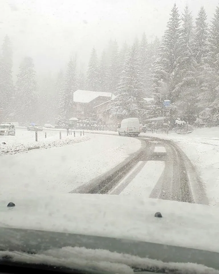 Alertă meteo emisă de ANM: Ploile și ninsorile cuprind toată România