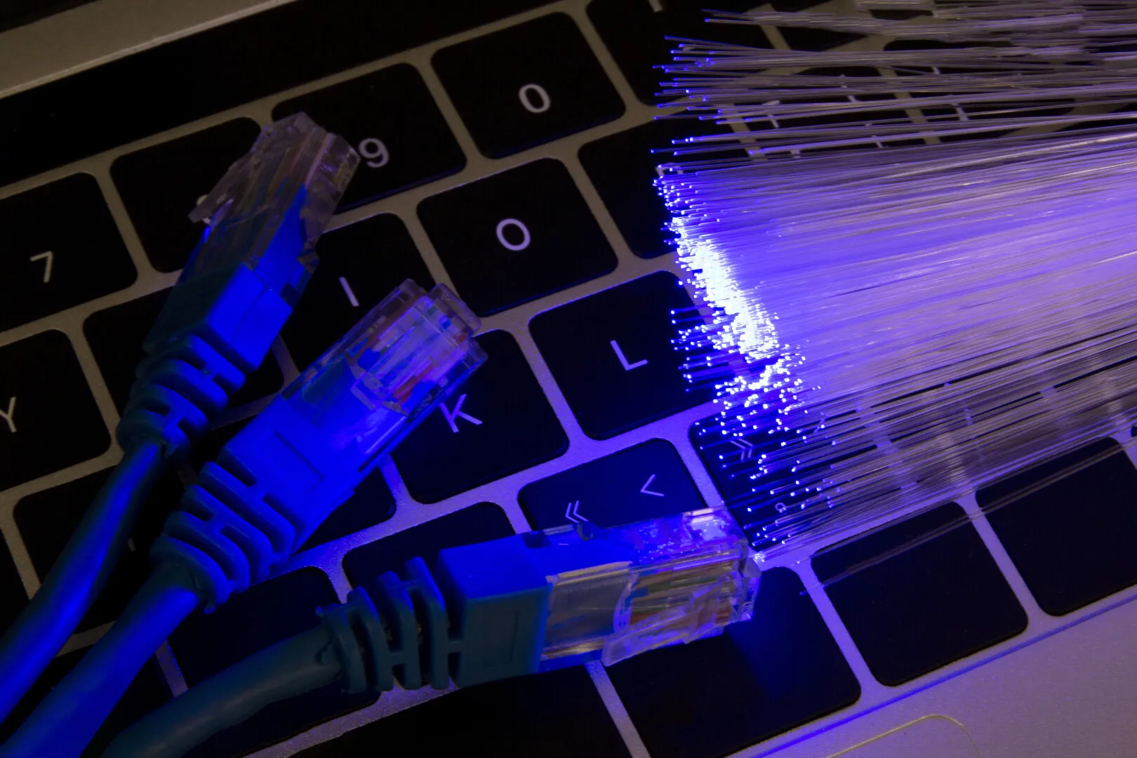 VIDEO Japonia a atins o viteză record a internetului de 1,02 petabiți: Tot catalogul Netflix ar putea fi descarcat intr o secundă