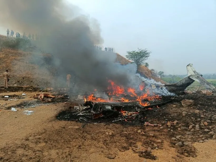 VIDEO Un important om politic din India a murit într-un accident aviatic. Avionul s-a prăbușit și a luat foc