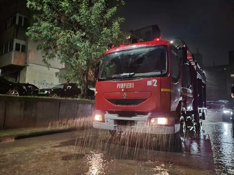 Inundație lângă Craiova – Drum național închis din cauza apelor (FOTO)