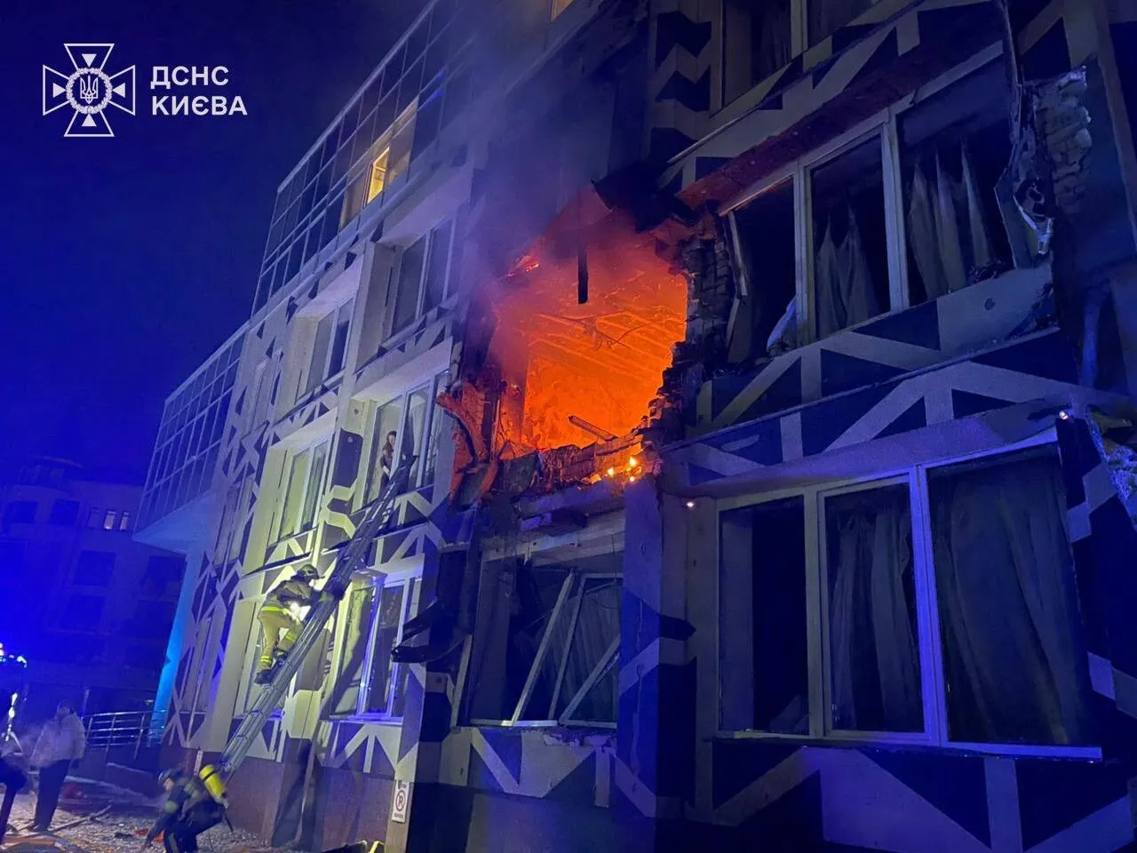 VIDEO Rușii atacă dezlănțuit în Ucraina: Kievul, bombardat cu rachete și drone / Spital avariat, cu morți și răniți