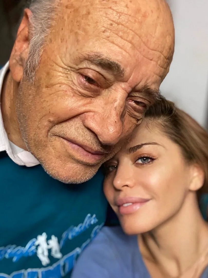 Loredana Groza și-a îngropat tatăl – Oamenii au rămas mirați de ținuta vedetei