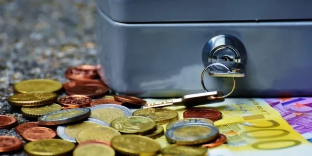 VIDEO Seif plin cu aur și un milion de euro, furat dintr-o locuință din Mediaș, Păgubitul, mesaj ferm pentru hoț: 'Te găsesc!'