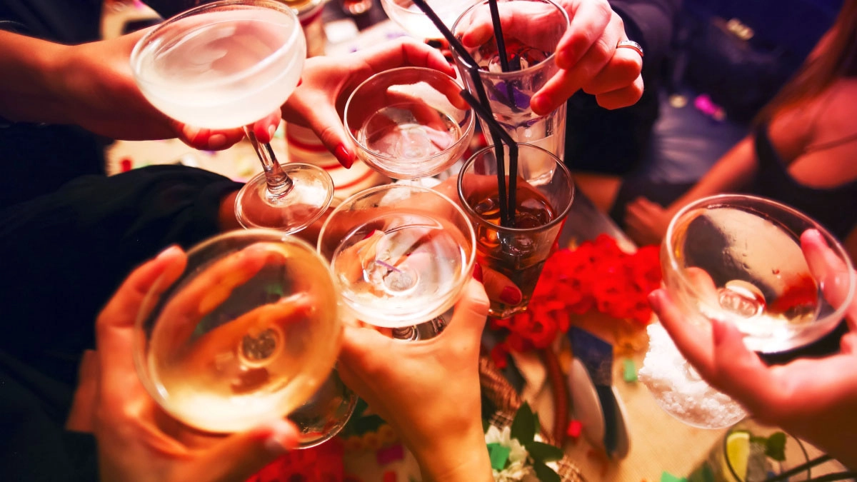 Medicii dezvăluie numărul de băuturi alcoolice care cresc riscul de cancer
