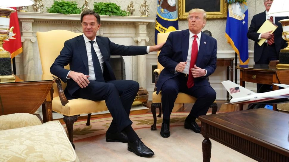 Donald Trump este dezlănțuit: Dezvăluie un SMS privat al șefului NATO. Ieri a publicat mesajul primit de la Macron