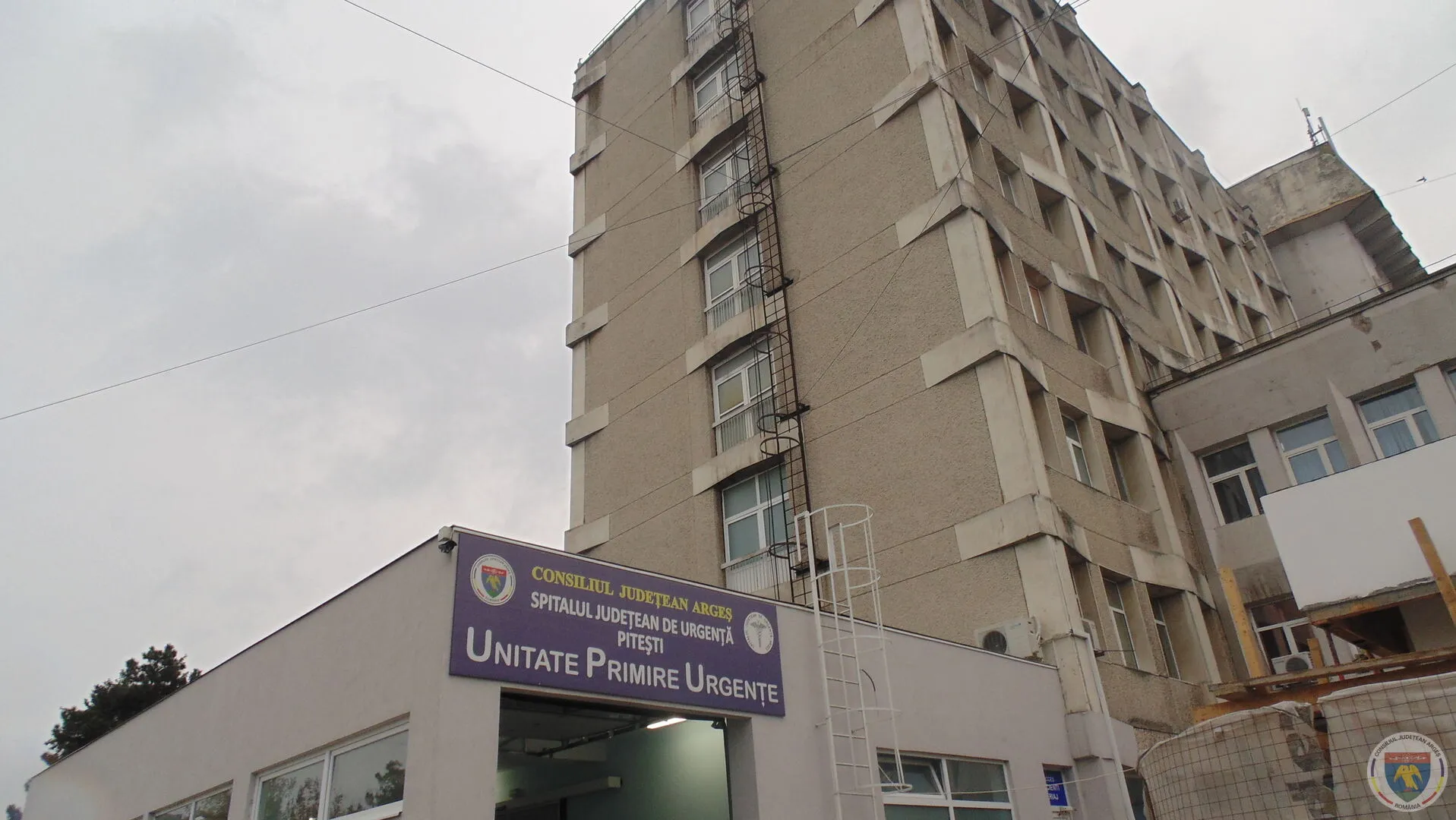 VIDEO Scandal nocturn la Urgențe: pacienții acuză că prefectul a intrat peste rând. Ce spune oficialul acuzat