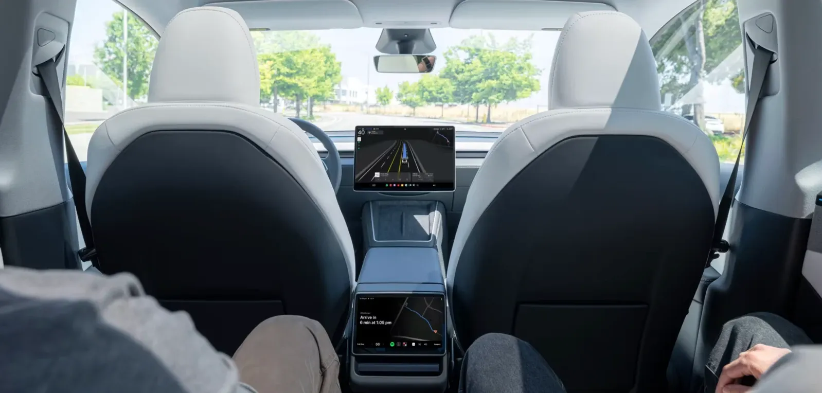 Transportul viitorului ajunge în Europa: un rival al Tesla lansează robo-taxiuri