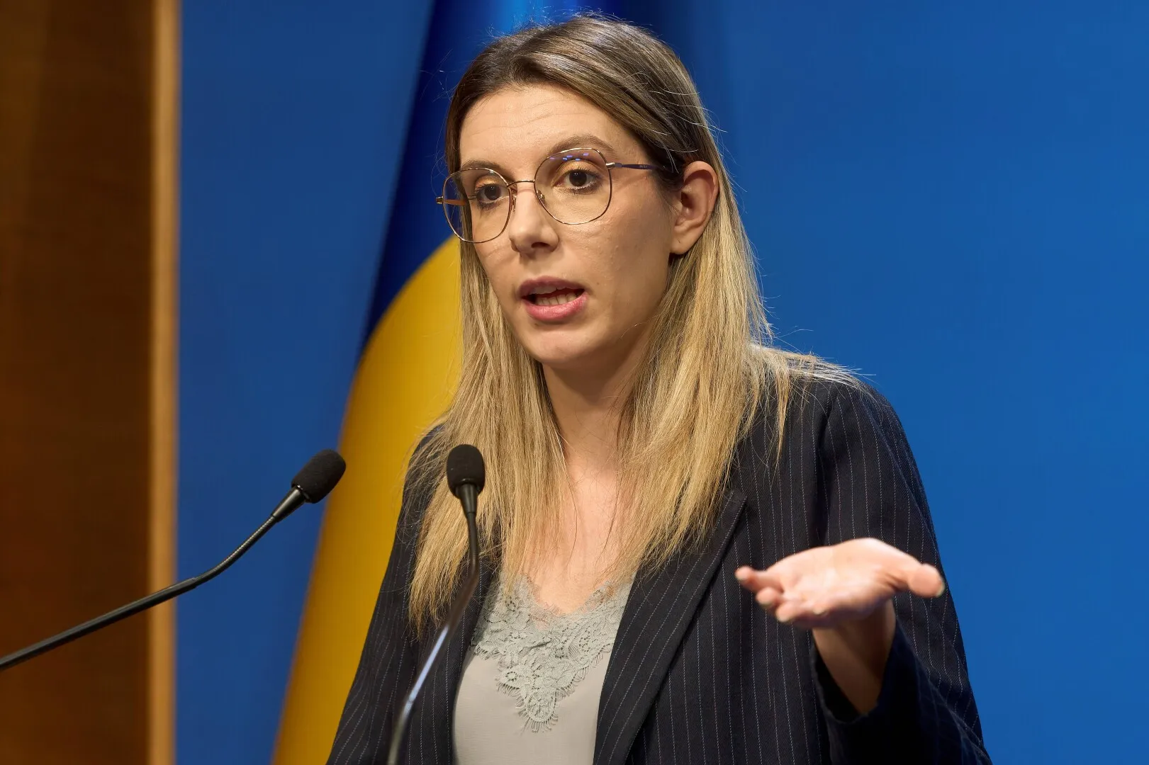 Ministra Mediului, Diana Buzoianu, a înlocuit ciocanul de marcat arbori cu echipamente moderne