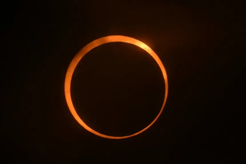 Zodiile care vor fi puternic influențate de eclipsa solară din februarie 2026: încep să atragă bani din toate direcțiile