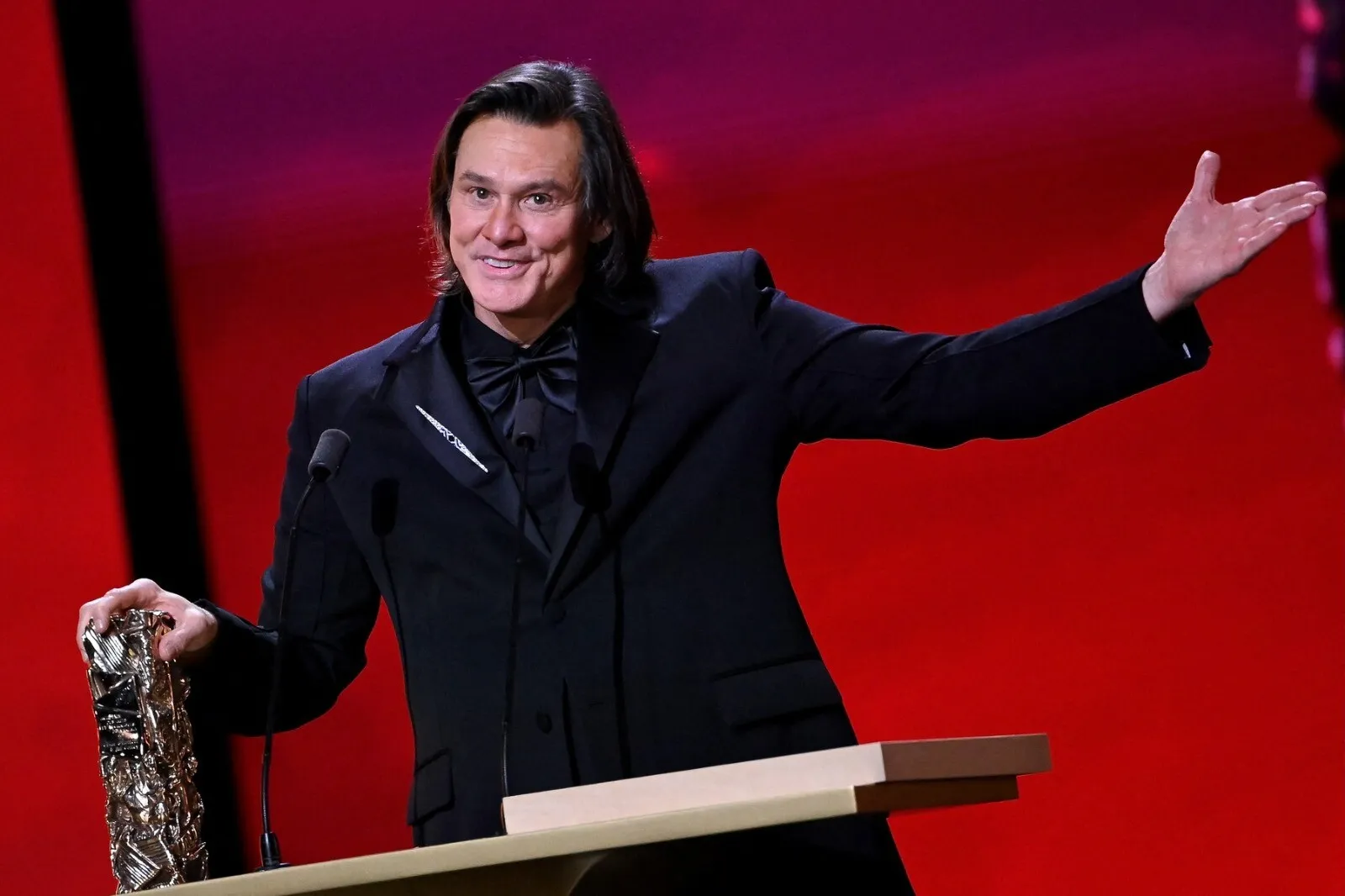 Jim Carrey, apariție surprinzătoare la Premiile César. Este complet schimbat. Imaginile devenite virale