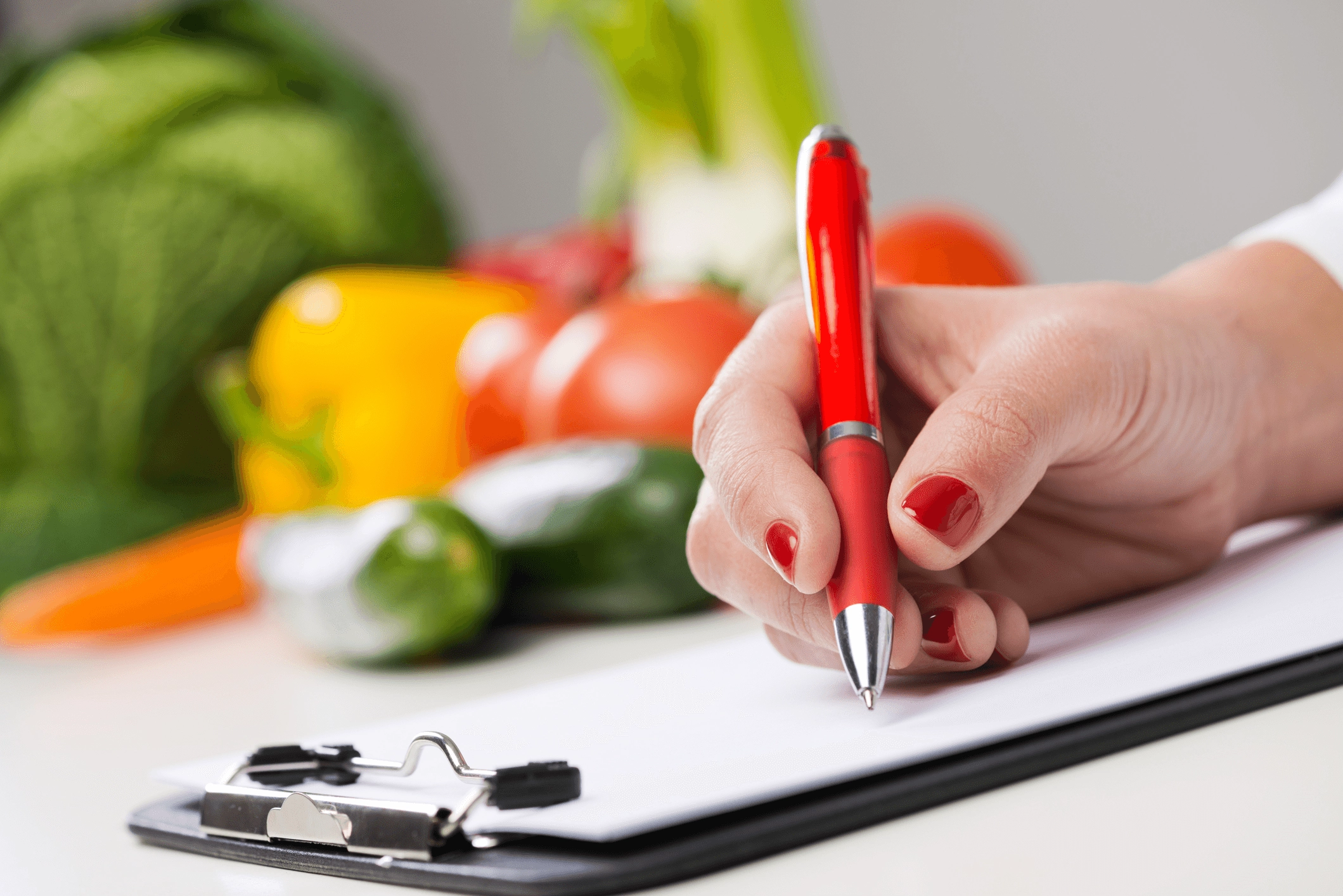 Medicul Anca Hâncu, despre noul ghid de nutriţie american: Primul mesaj clar al lor a fost şi este să mâncăm alimente reale, adică au deschis practic un război către alimentele ultraprocesate