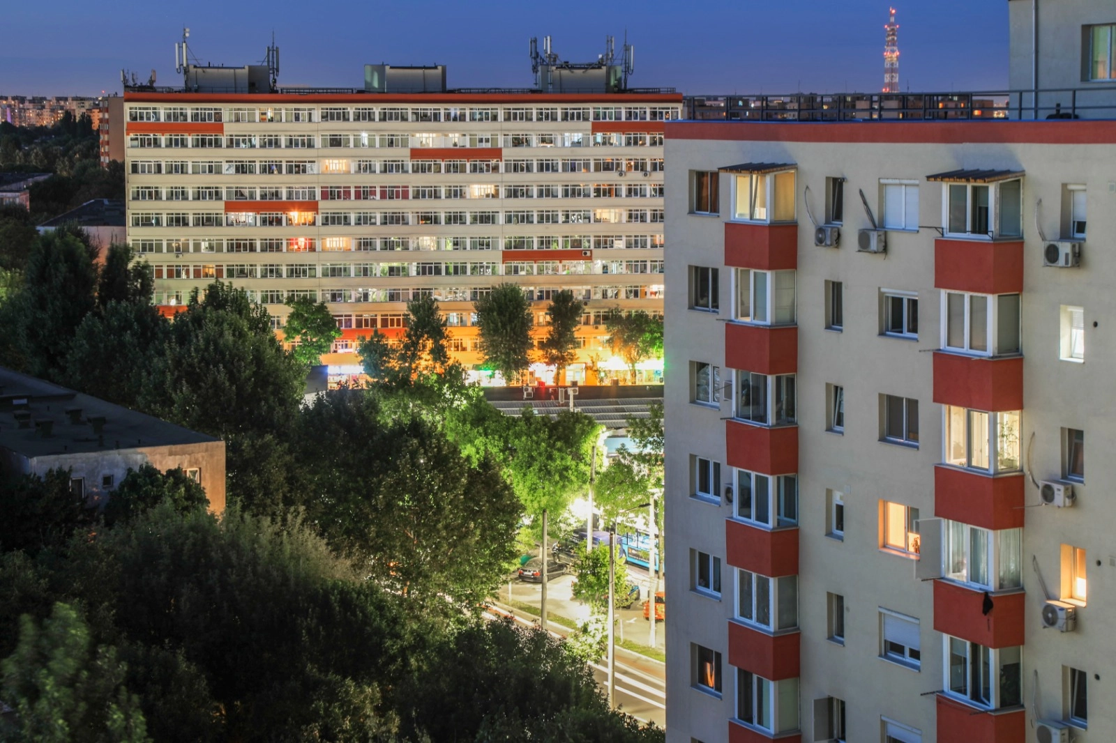Piața imobiliară scapă de sub control: prețul locuințelor explodează, o garsonieră ajunge și la 120 de mii de euro