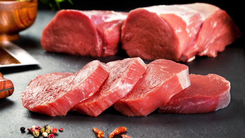 Se schimbă legea: pe carnea preferată a românilor apare o nouă etichetă / Ministru: „Decizia a fost luată”