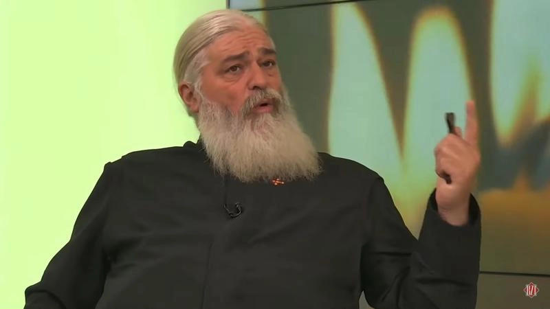 "Sentință" pământeană până la cea divină!  CNCD a lovit puternic în preotul Calistrat: Părintele, amendat că le-a făcut pe două femei "isterice nemăritate"