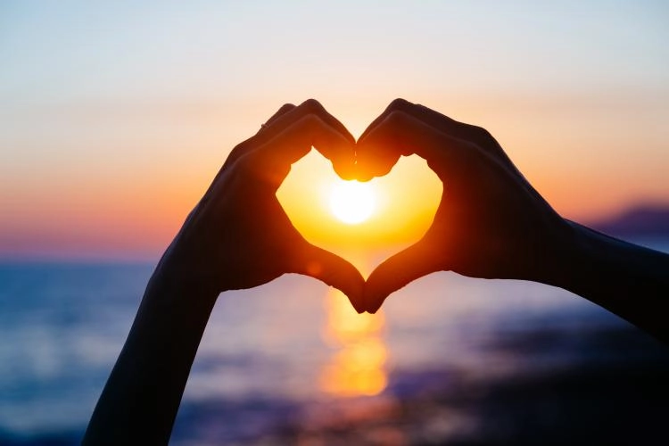 Valentine’s Day când ești singur. Cum aleg tot mai mulți români să petreacă ziua de 14 februarie