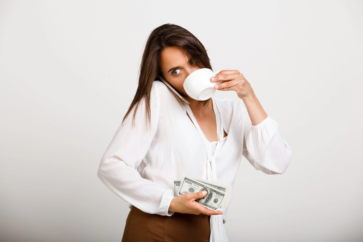 Trend viral pe rețelele sociale: Obiceiul care pare ciudat, dar a convins mii de oameni să renunțe la cafea dimineața