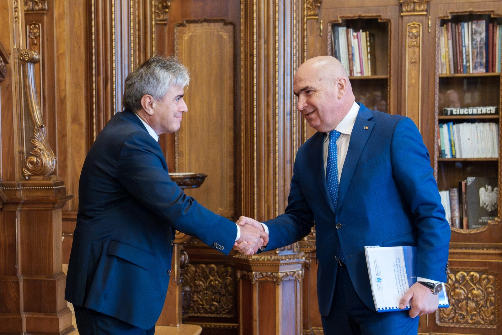 Noua OUG riscă să creeze blocaje pentru zeci de mii de mașini în leasing. Gabriel Biriș: „Plătești ratele și rămâi fără mașină?”