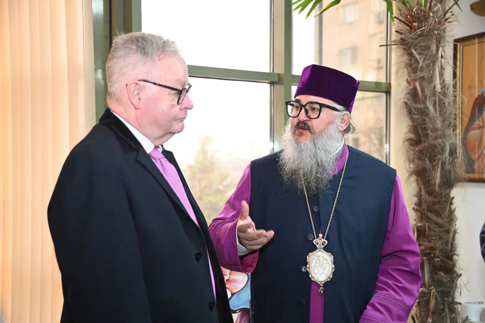 VIDEO La întâlnirea cu PS Ambrozie, ambasadorul Irlandei în România a remarcat rolul important al Bisericii Ortodoxe Române în Irlanda