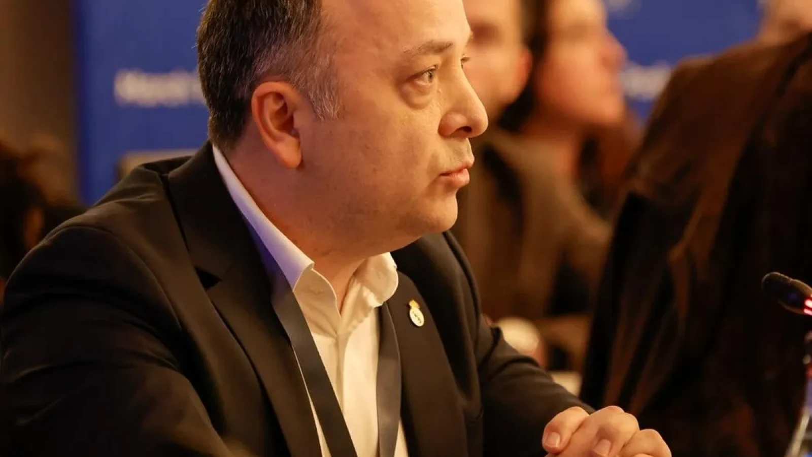 Economistul Adrian Negrescu anunță că tot românii vor plăti fiindcă băncile au umflat ROBOR prin cartel