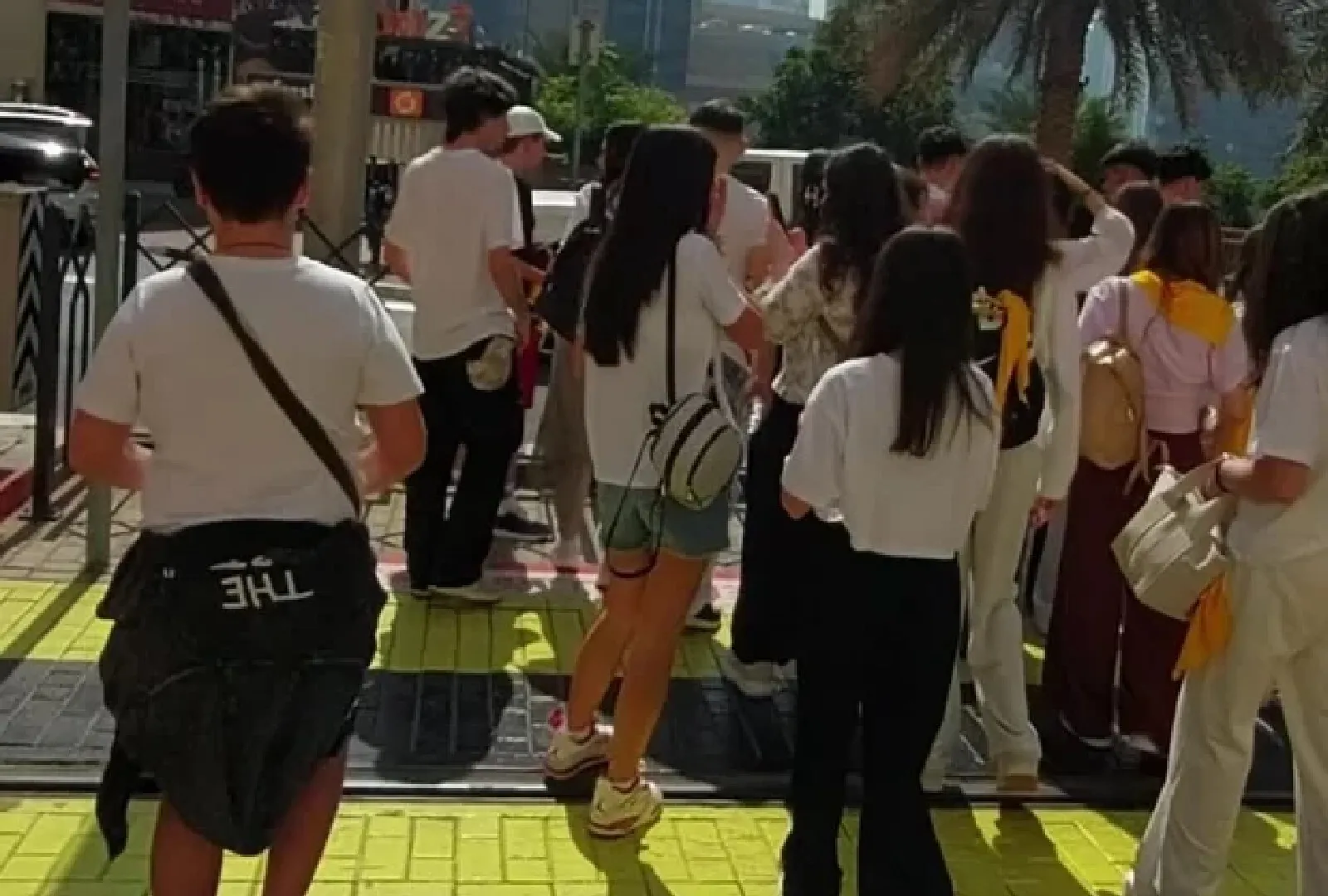 Elevii din Vrancea blocați în Dubai pleacă spre România. Vor avea ce povesti nepoților după ruta aleasă