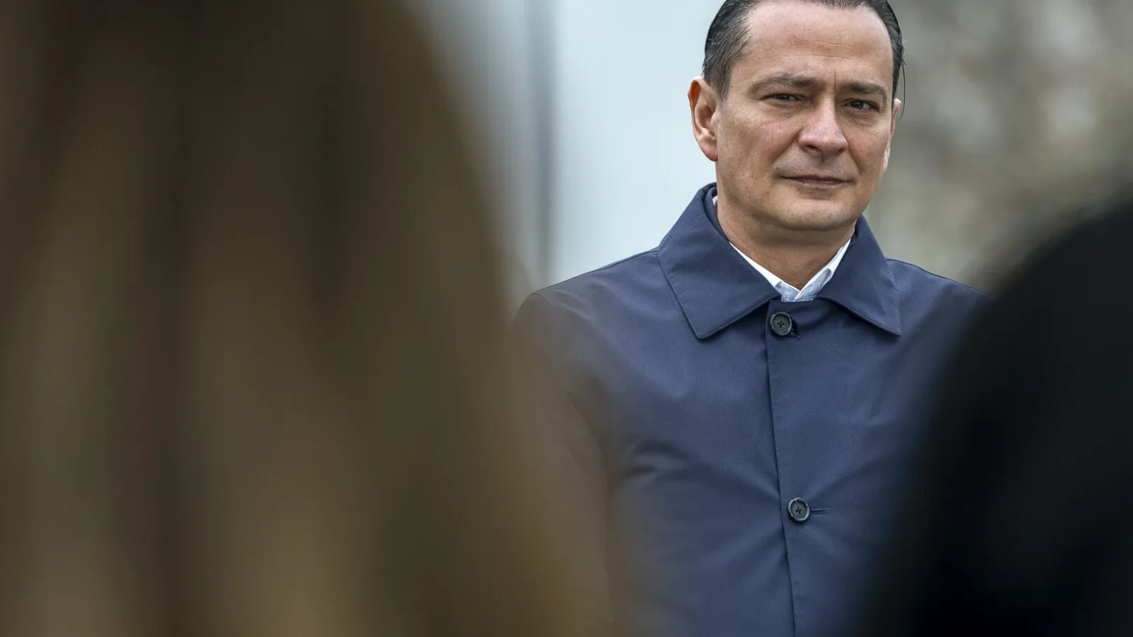 VIDEO Se montează tablierului metalic la pasajul Apărătorii Patriei. Primarul Daniel Băluţă spune că termenul de finalizare va fi sfârşitul acestui an
