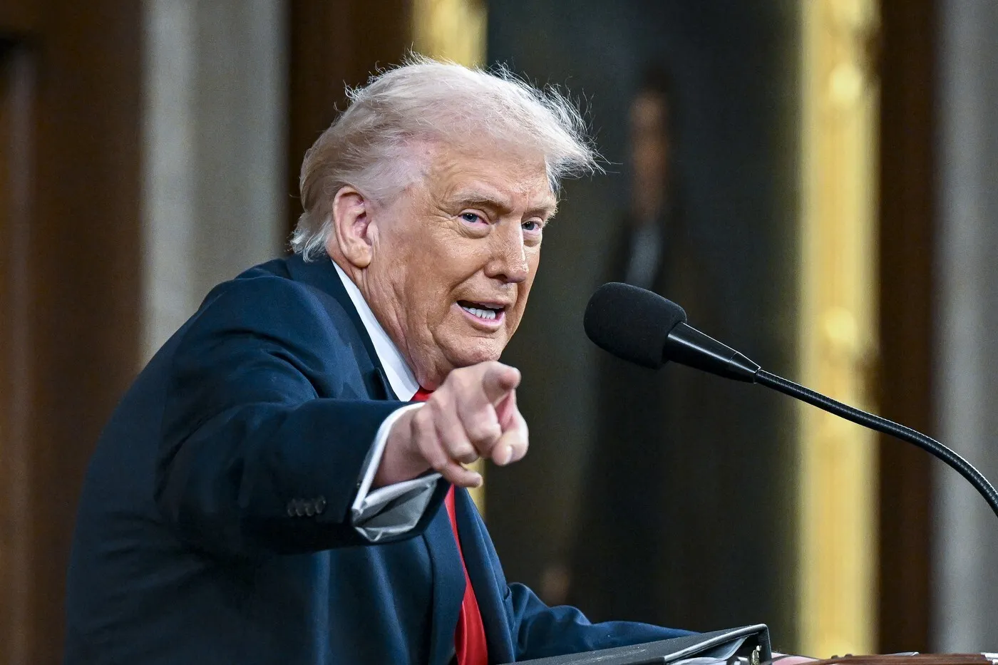 Donald Trump s-a enervat teribil, când a văzut amenințările Iranului: Îi vom lovi cu o forță nemaivăzută în istorie!