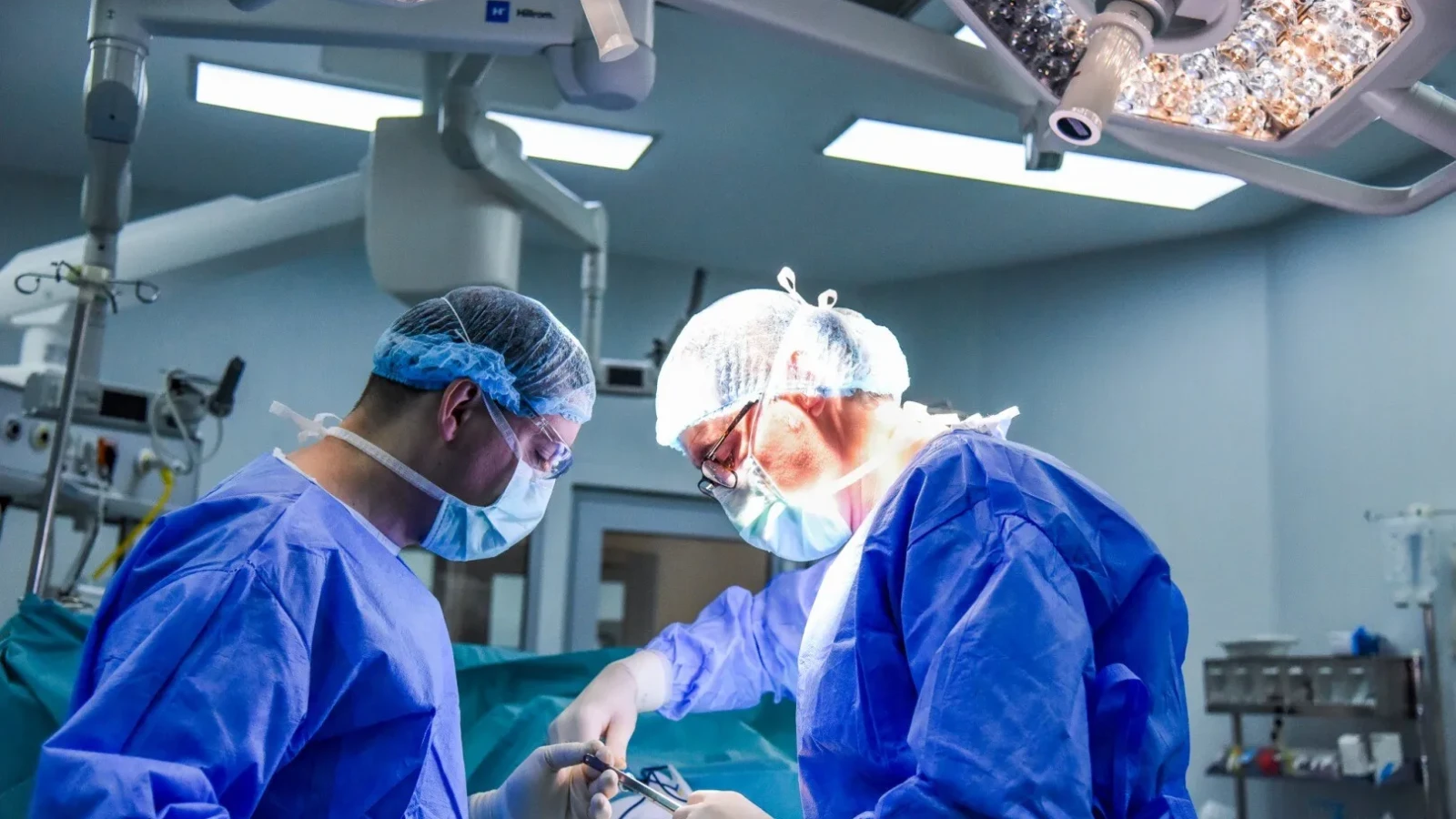 A căzut în casă. Ce i-au spus medicii la spital