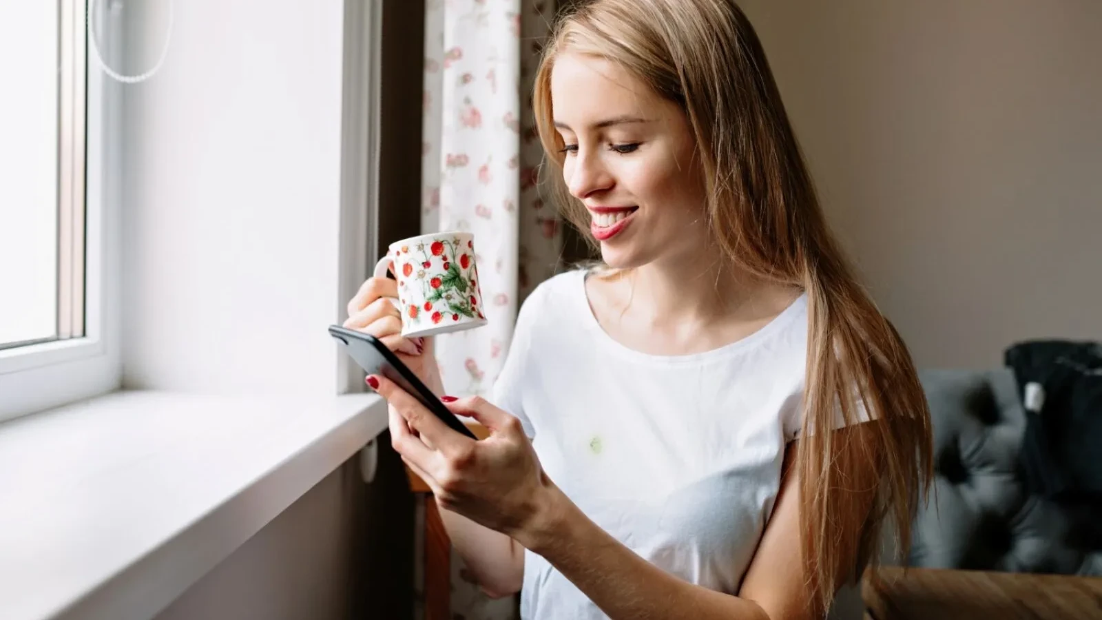 "Iubitul virtual", noul fenomen care ia amploare în rândul femeilor – Povestea celor care și-au găsit dragostea perfectă. Ce spun psihologii