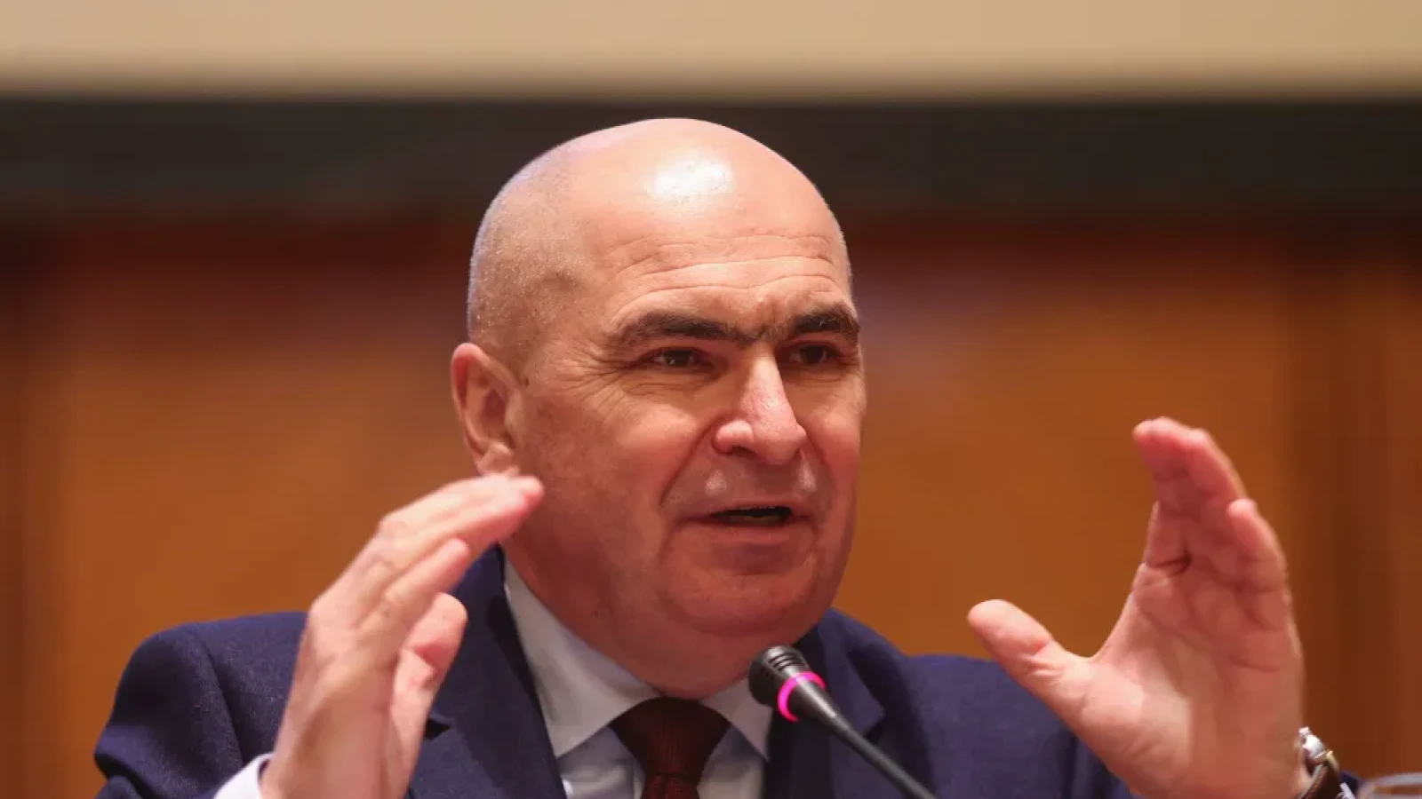 Liderul senatorilor PSD bagă 'șobolanii' înapoi pe ușa lui Bolojan: 'PSD a avut premier un an și jumătate, restul de 5 ani au fost colegii lui'