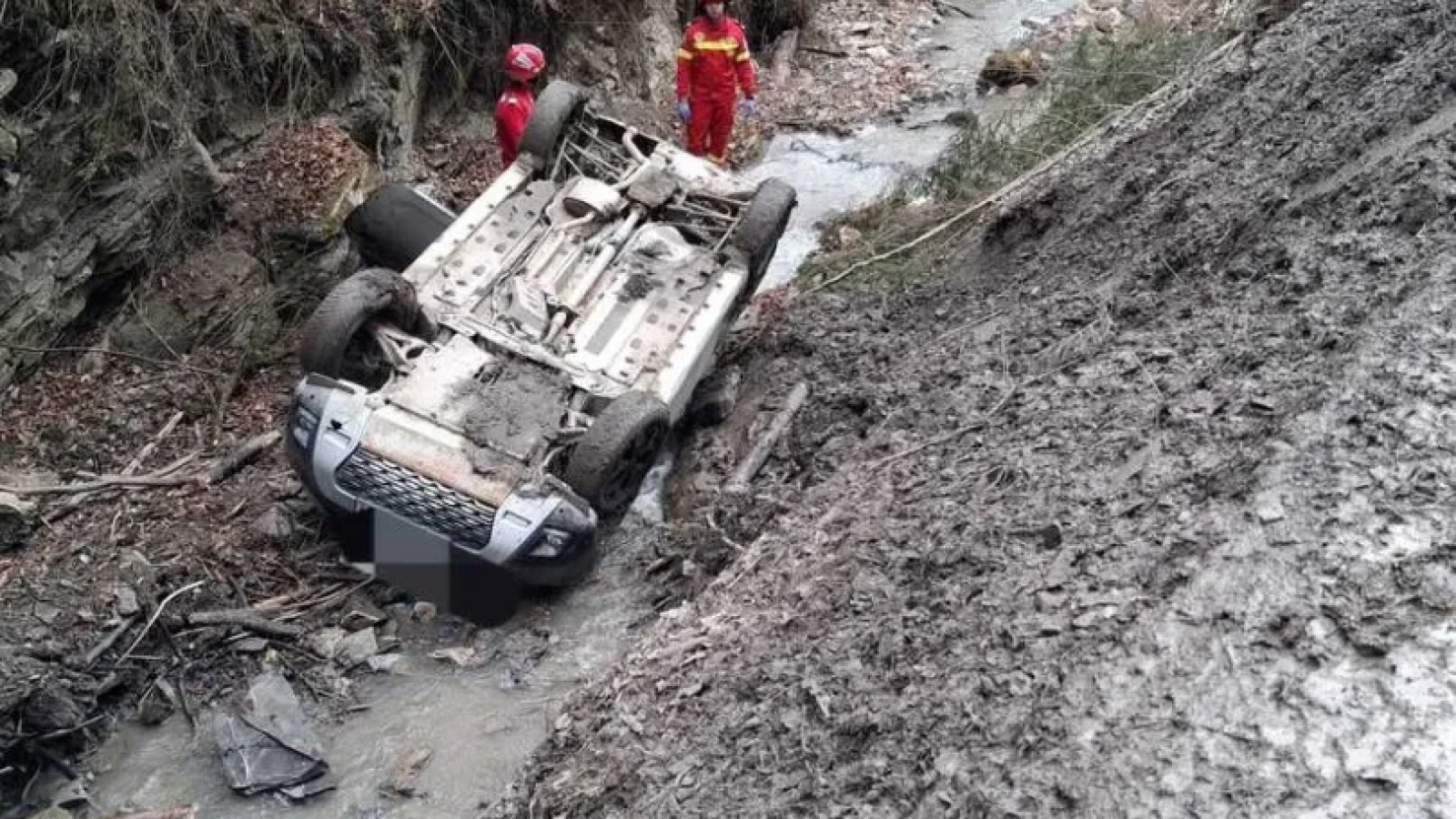 Accident mortal în Neamț: un bărbat și-a pierdut viața după ce a căzut cu mașina într-o râpă de 7 metri