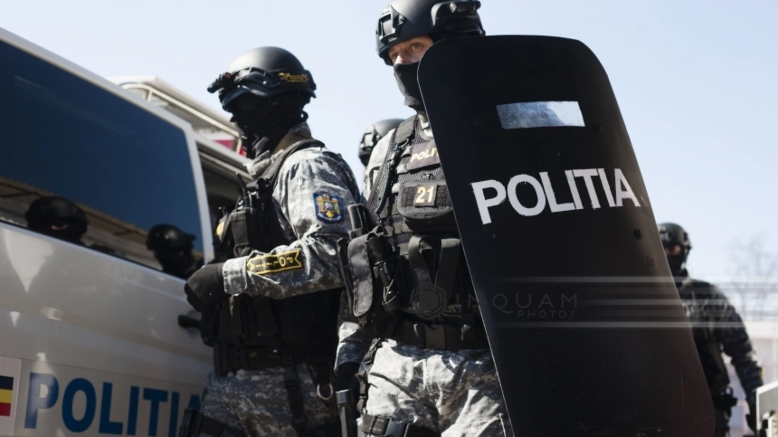 Scandalagii reținuți în Hunedoara, după o bătaie generală între două familii: "Scânteia" care a declanșat conflictul de pe malul Mureșului
