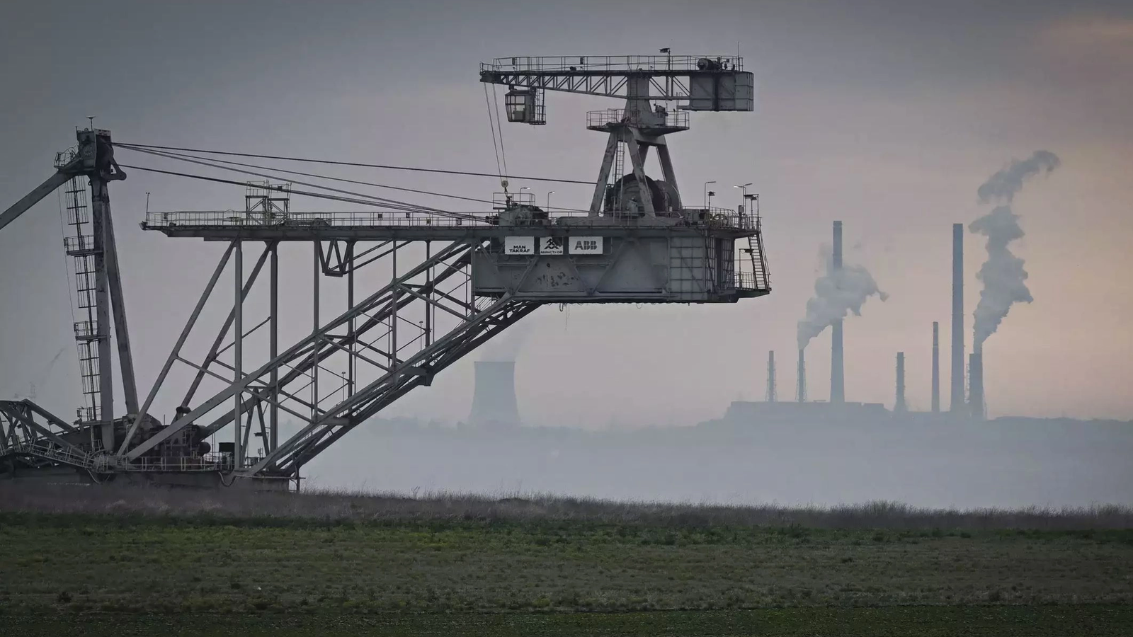 Italia vrea să amâne până în 2038 închiderea termocentralelor pe cărbune