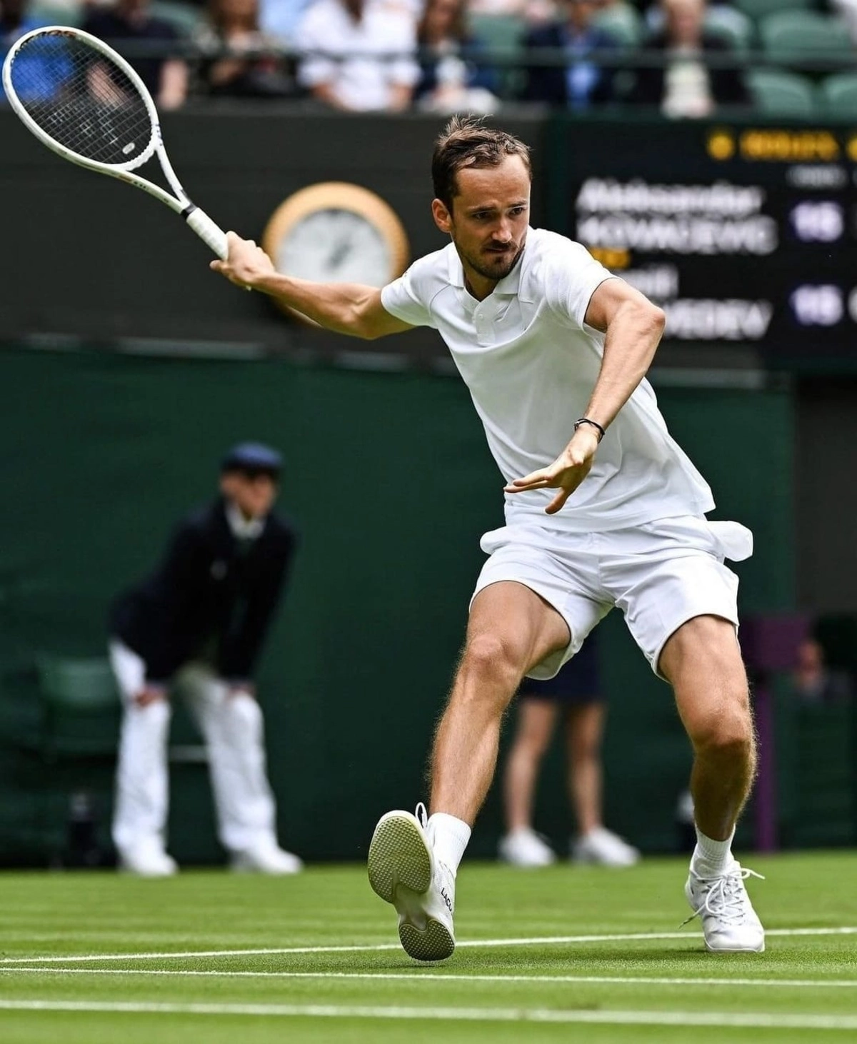 Medvedev avansează la Indian Wells, după o călătorie întârziată de conflictul din Orientul Mijlociu