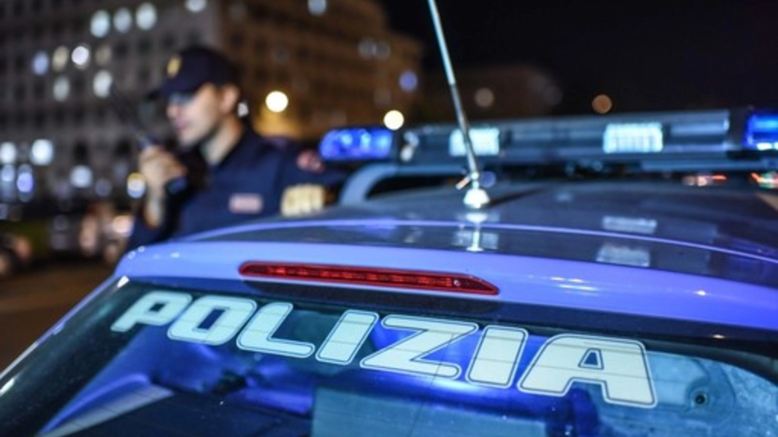 Poliţia din Italia a arestat un băiat de 17 ani, bănuit că ar plănui un masacru la o şcoală