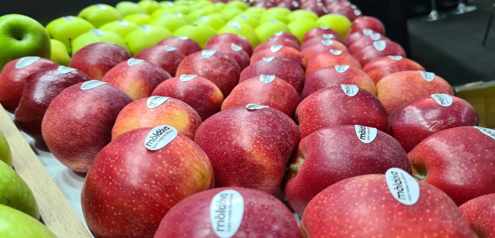 Alertă alimentară: Un 'cocktail' de pesticide a fost găsit la 85% dintre merele testate din Europa