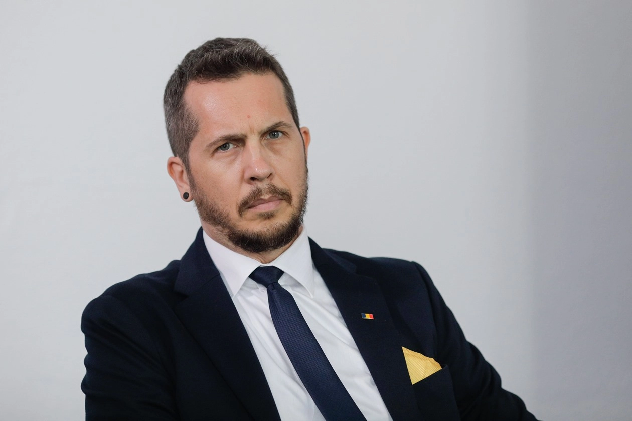 Psihiatrul Gabriel Diaconu izbucnește după ce useriștii i-au luat cu asalt pagina în scandalul fiica lui Ponta: I-au spus să își ia pastilele
