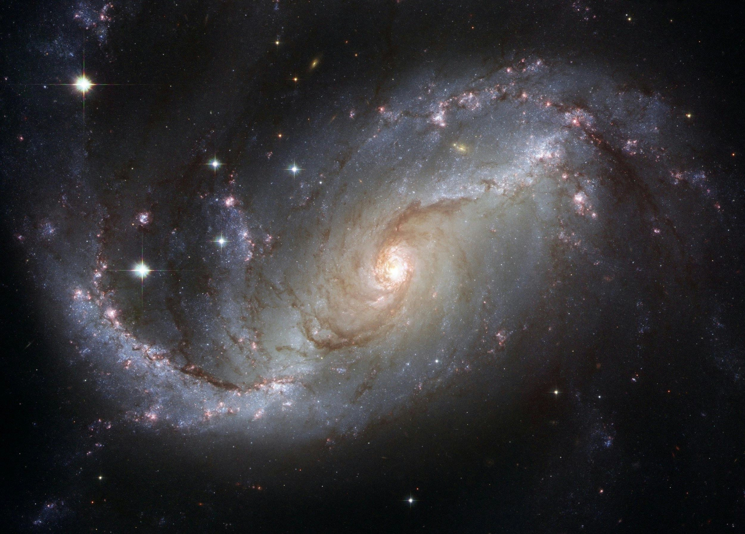 Astronomii au descoperit cel mai restrâns sistem stelar cvadruplu 3+1 din univers