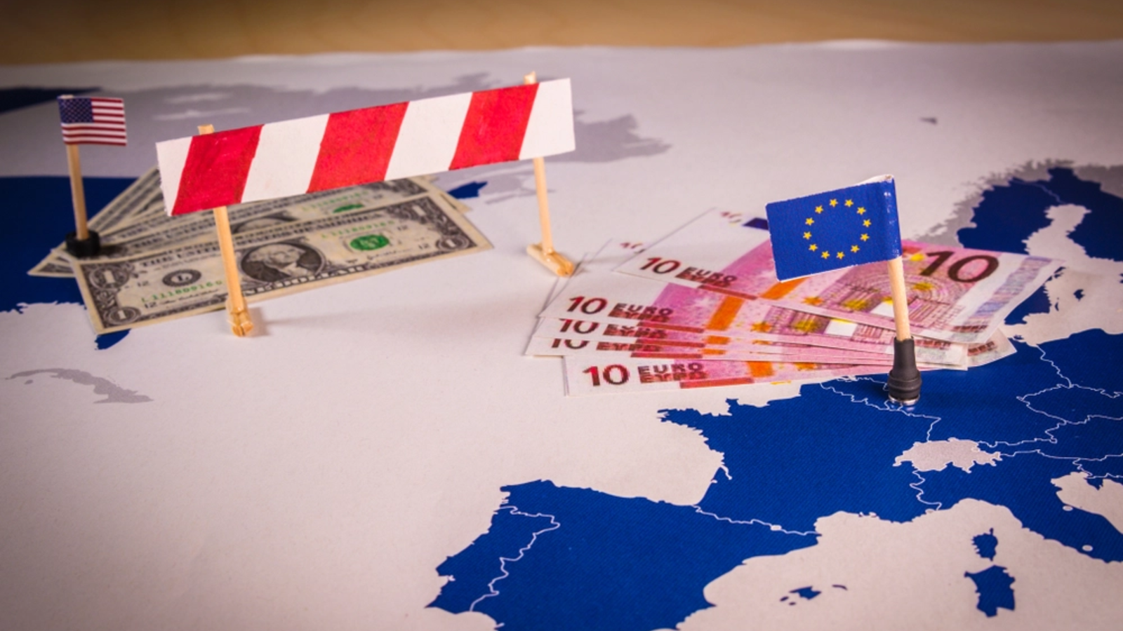 Comisarul european pentru comerţ a discutat cu reprezentantul SUA situaţia taxelor vamale şi a mineralelor critice