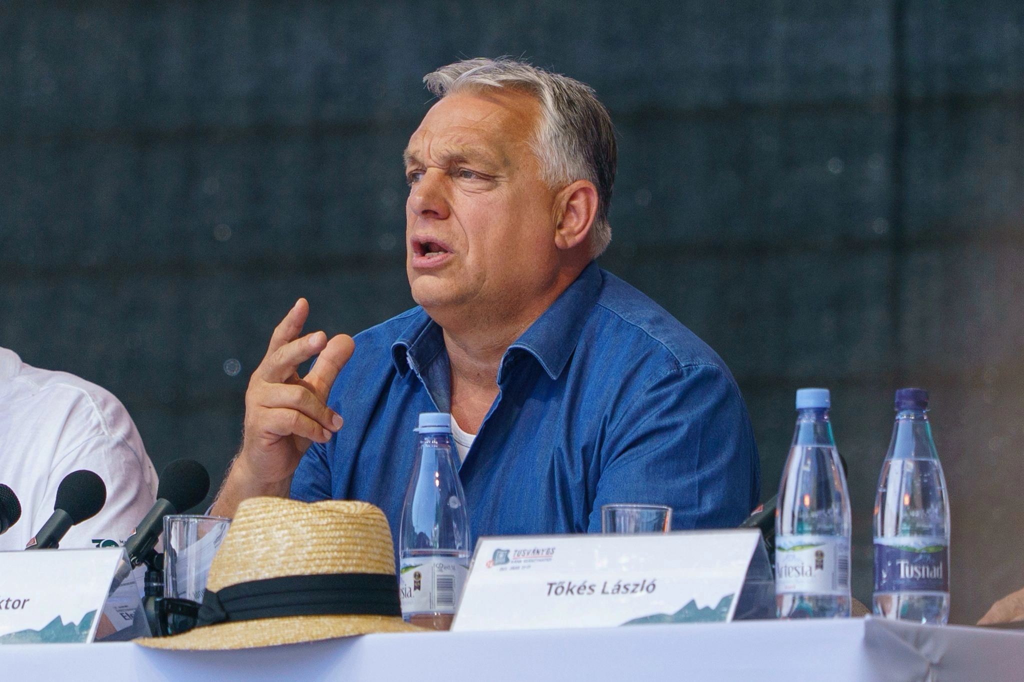 Amenințat de Zelenski cu armata, Viktor Orban anunță primele măsuri împotriva Ucrainei: „Comportament de bandiți! Vom opri transporturile de tranzit care trec prin Ungaria şi care sunt importante pentru Ucraina!”