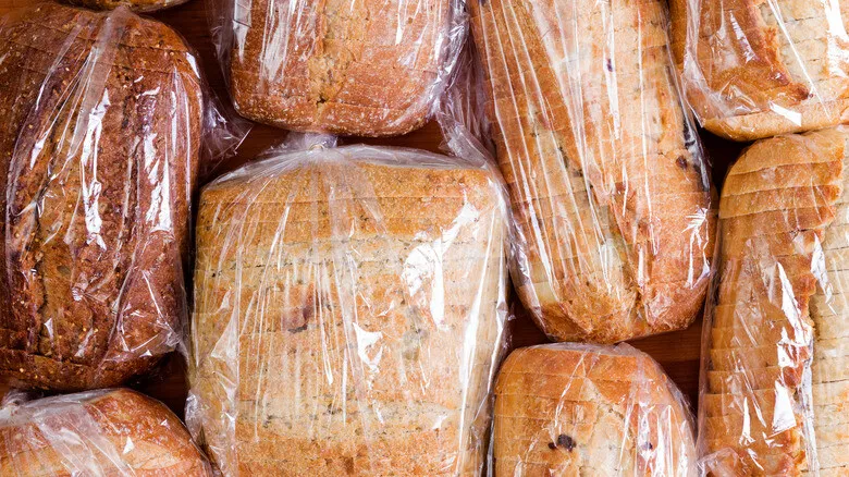 Alertă alimentară: Două tipuri de pâine Vel Pitar, retrase din magazine după descoperirea unor bucăți de plastic