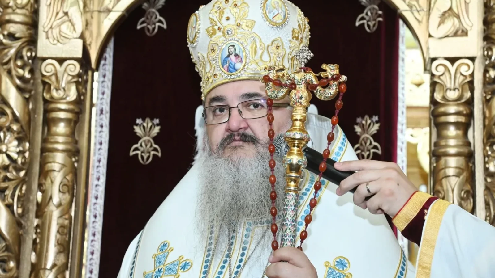 VIDEO PS Ambrozie a slujit la Mănăstirea Comana: 'Iată cum S-a smerit Mântuitorul atât de mult după Înviere, încât i-a îngăduit unui ucenic să-L atingă'