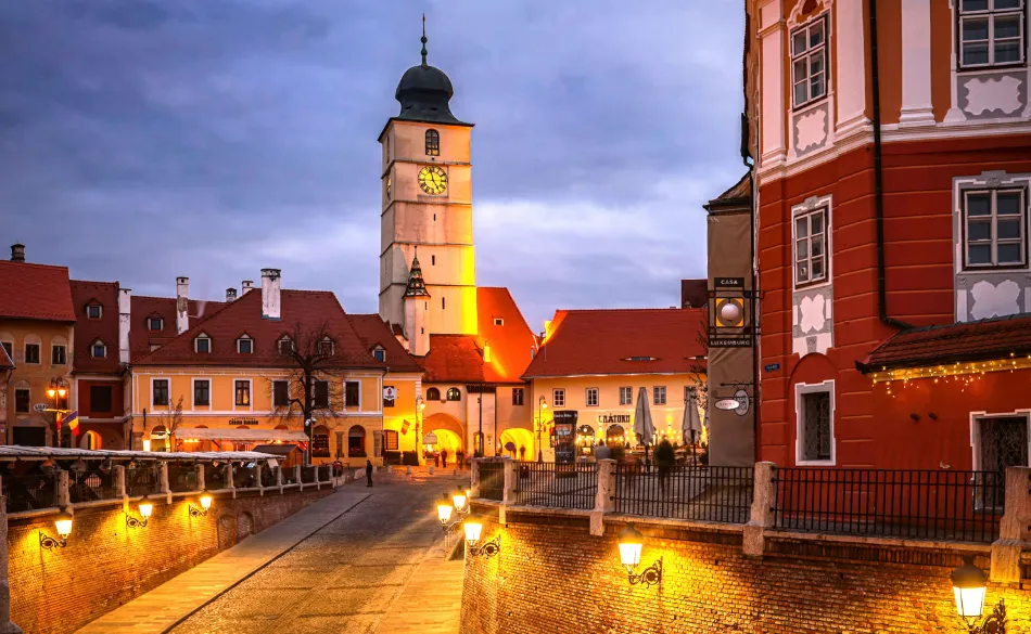 Secretul din acoperișul Turnului Sfatului din Sibiu: ce conține documentul vechi de 200 de ani care este ascuns acolo
