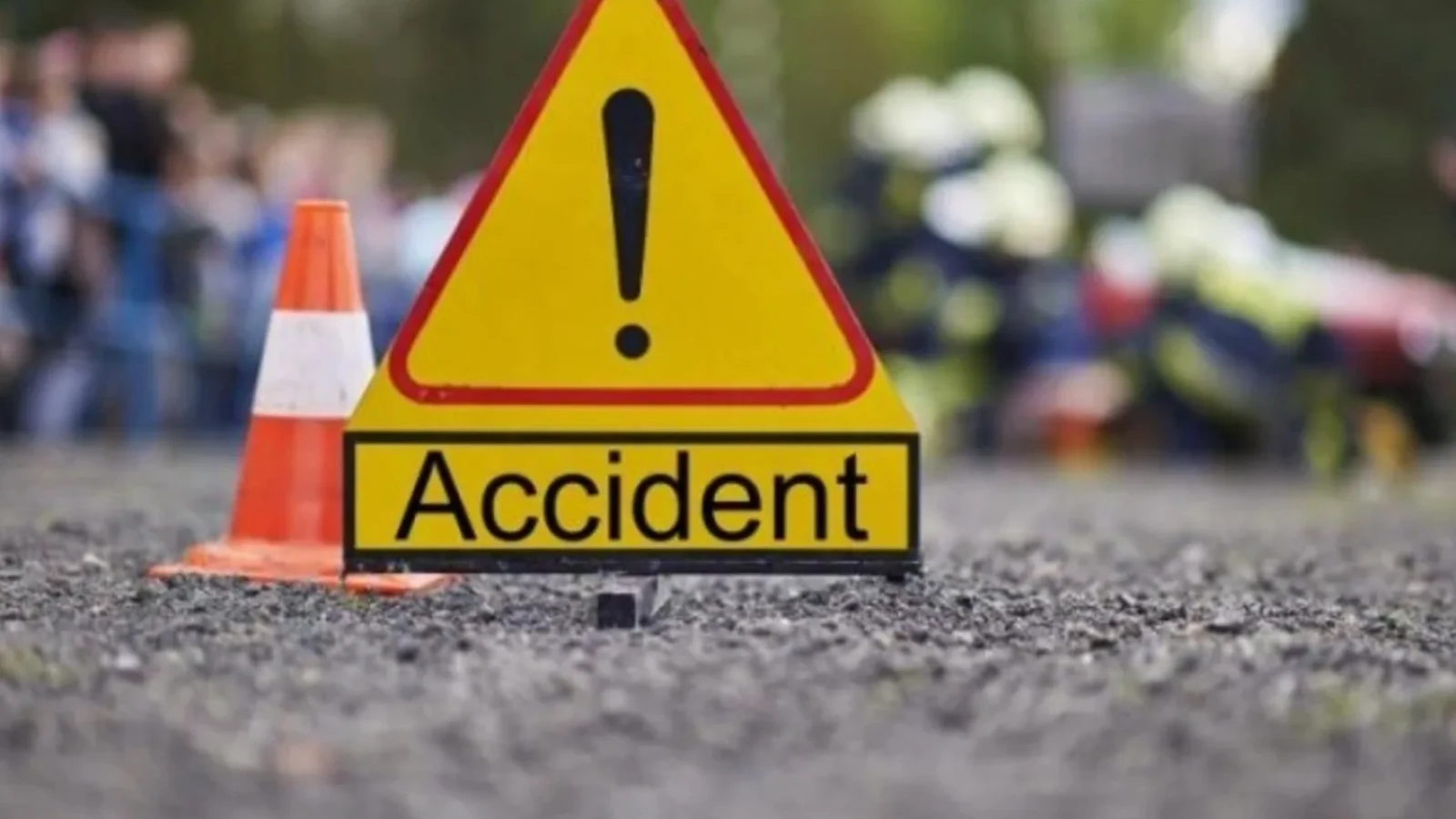 Impact violent între autocamion și microbuz, în Sălaj: Cinci răniți duși la spital după o manevră riscantă